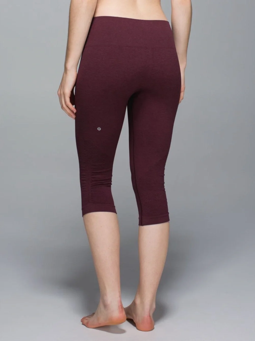 Lululemon In The Flow Crop II Seamless Scrunch‎ Stretch Burgandy Yoga Capri